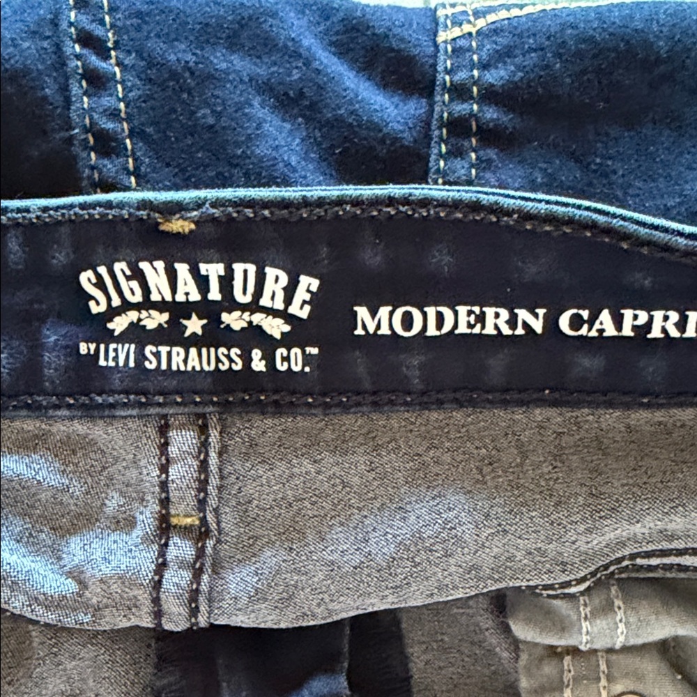 Signature by Levi Strauss Modern Capris - Picture 2 of 5